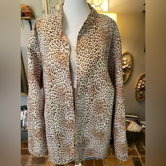 Alfred Dunner reversible lightweight mandarin collar blazer in pink & tan print. - Picture 6 of 8